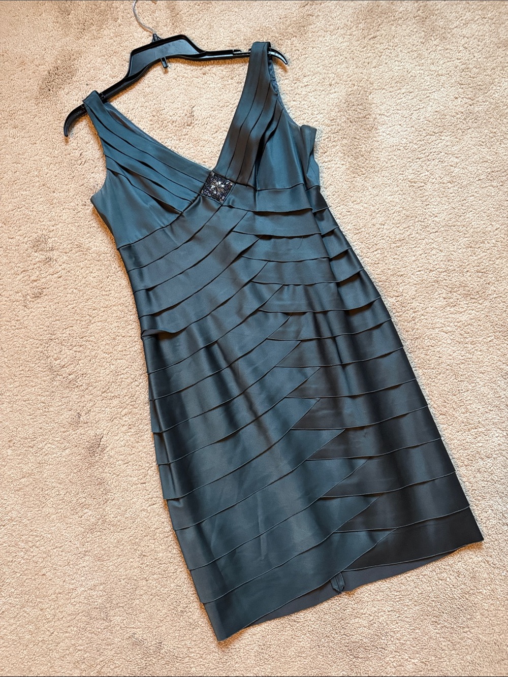 Jones New York Smokey Tiered V-Neck Midi Dress